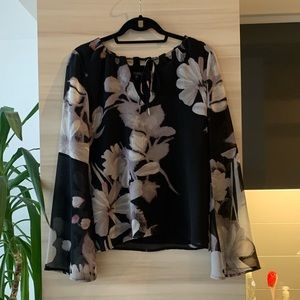 FLARE SLEEVE BLOUSE